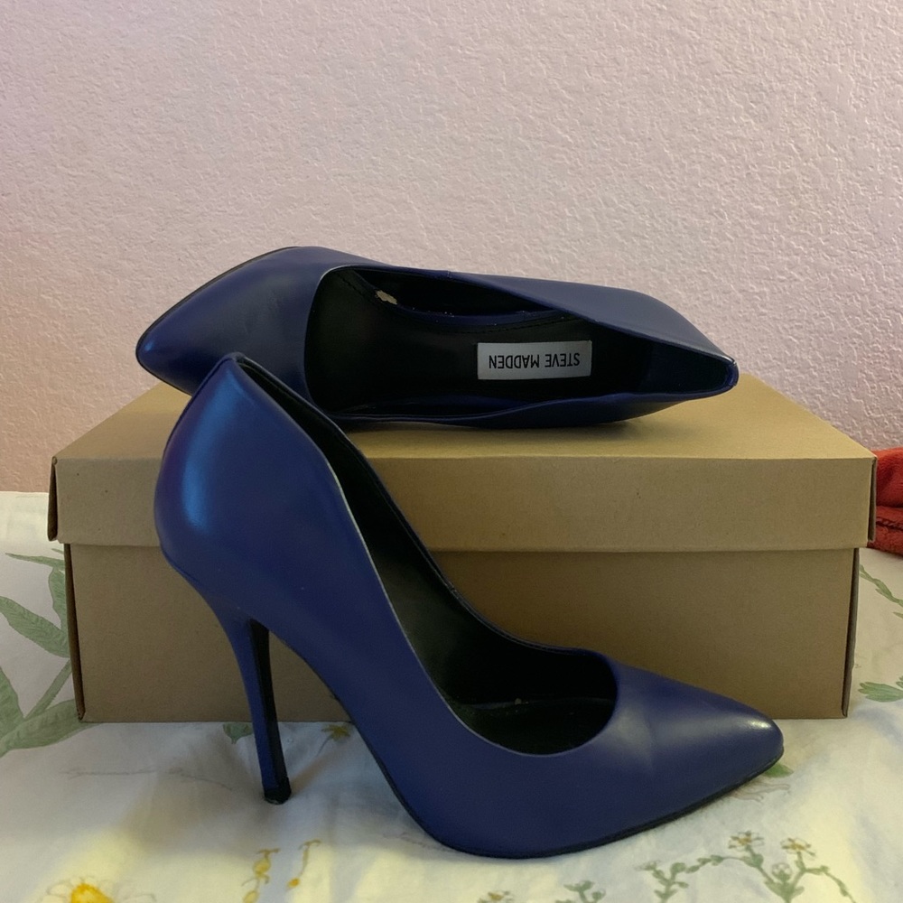 Steve Madden Navy Heels